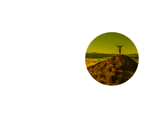 Estudante de intercâmbio em cima de uma montanha na Nova Zelândia