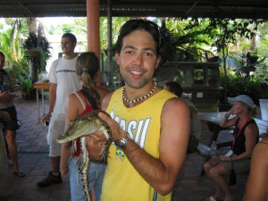 Fernando segurando um Jacaré - Perth, Austrália 