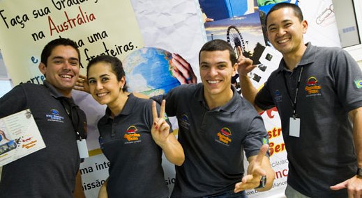 Intercâmbio e sorriso no rosto