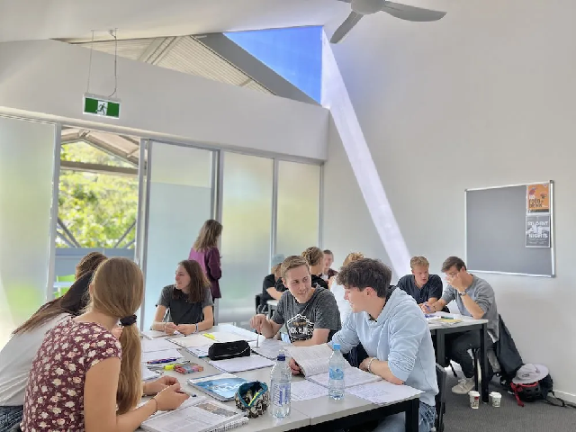 Lexis English - Noosa - Sunshine Coast