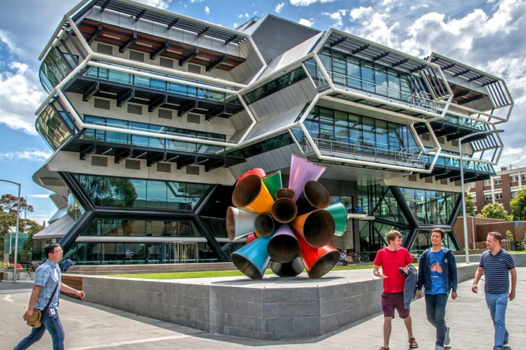 Universidade de Monash incentive a mudanca